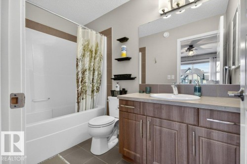 4237 Prowse Way, Edmonton, AB - Indoor Photo Showing Bathroom