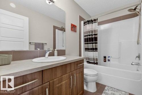 4237 Prowse Way, Edmonton, AB - Indoor Photo Showing Bathroom