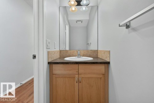 #10 2816 34 Av Nw, Edmonton, AB - Indoor Photo Showing Bathroom