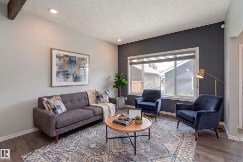 8811 223 Street Nw, Edmonton, AB - Indoor Photo Showing Living Room