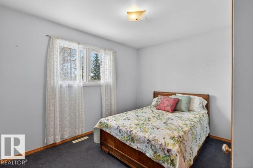 5216 89 Avenue Nw, Edmonton, AB - Indoor Photo Showing Bedroom