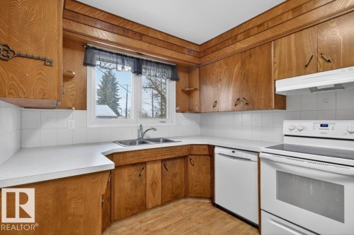 5216 89 Avenue Nw, Edmonton, AB - Indoor Photo Showing Kitchen With Double Sink