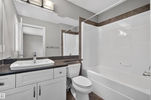 1107 162 Street Sw, Edmonton, AB - Indoor Photo Showing Bathroom