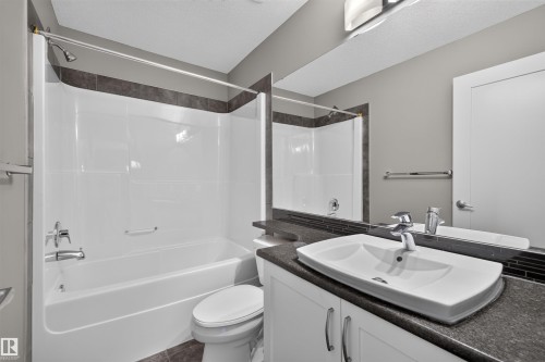 1107 162 Street Sw, Edmonton, AB - Indoor Photo Showing Bathroom