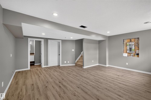 1107 162 Street Sw, Edmonton, AB - Indoor Photo Showing Other Room