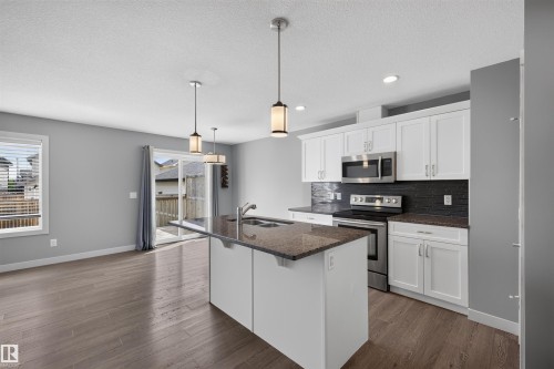 1107 162 Street Sw, Edmonton, AB - Indoor Photo Showing Kitchen With Upgraded Kitchen