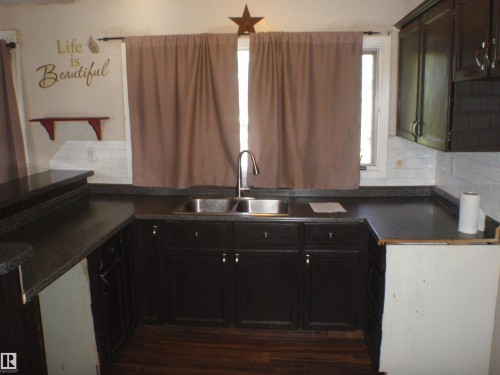 5424 Willock Crescent, Swan Hills, AB - Indoor Photo Showing Kitchen With Double Sink