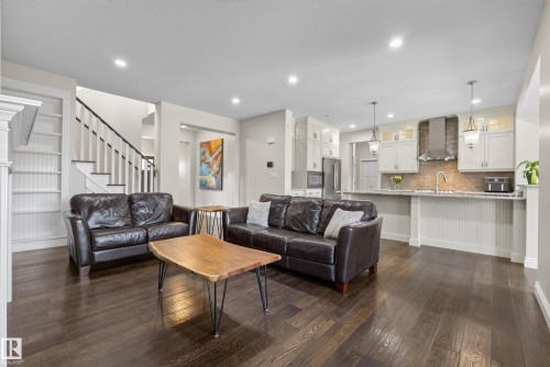 6311 Mann Place Nw, Edmonton, AB - Indoor Photo Showing Living Room