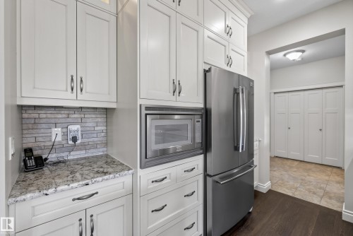 6311 Mann Place Nw, Edmonton, AB - Indoor Photo Showing Kitchen