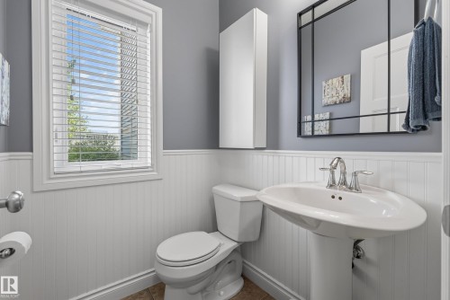 6311 Mann Place Nw, Edmonton, AB - Indoor Photo Showing Bathroom
