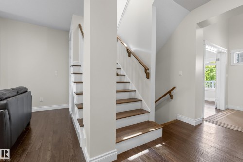 6311 Mann Place Nw, Edmonton, AB - Indoor Photo Showing Other Room