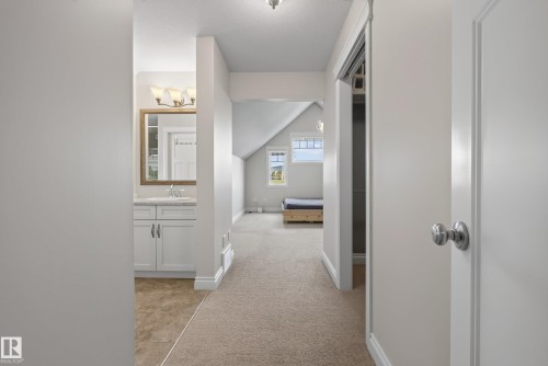 6311 Mann Place Nw, Edmonton, AB - Indoor Photo Showing Other Room