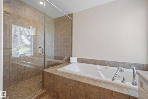 6311 Mann Place Nw, Edmonton, AB - Indoor Photo Showing Bathroom