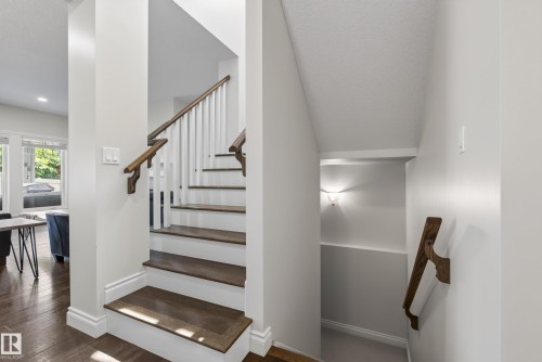 6311 Mann Place Nw, Edmonton, AB - Indoor Photo Showing Other Room
