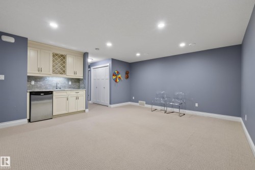 6311 Mann Place Nw, Edmonton, AB - Indoor Photo Showing Other Room