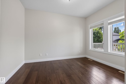 6311 Mann Place Nw, Edmonton, AB - Indoor Photo Showing Other Room