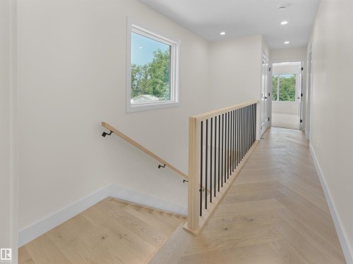 8136 77 Avenue Nw, Edmonton, AB - Indoor Photo Showing Other Room