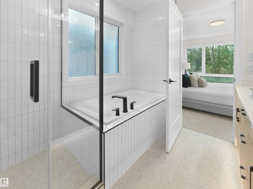 8136 77 Avenue Nw, Edmonton, AB - Indoor Photo Showing Bathroom