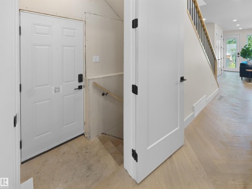 8136 77 Avenue Nw, Edmonton, AB - Indoor Photo Showing Other Room