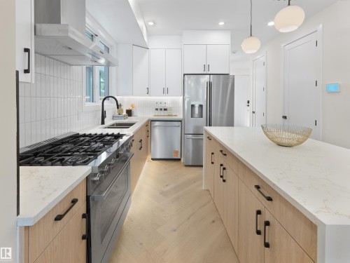 8136 77 Avenue Nw, Edmonton, AB - Indoor Photo Showing Kitchen With Double Sink With Upgraded Kitchen