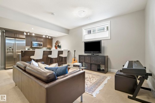 9844 75 Avenue Nw, Edmonton, AB - Indoor Photo Showing Living Room