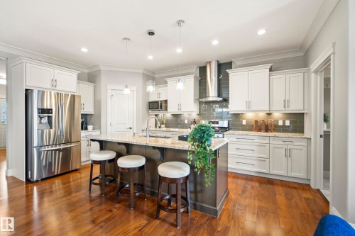 9844 75 Avenue Nw, Edmonton, AB - Indoor