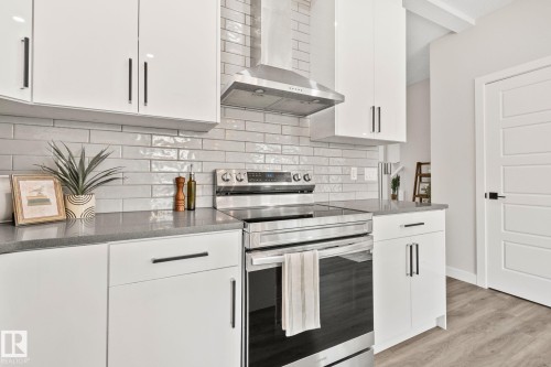 579 Kleins Crescent, Leduc, AB - Indoor Photo Showing Kitchen With Upgraded Kitchen