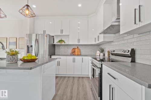 579 Kleins Crescent, Leduc, AB - Indoor Photo Showing Kitchen With Upgraded Kitchen