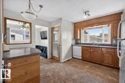 14735 123 Street Nw, Edmonton, AB - Indoor Photo Showing Kitchen