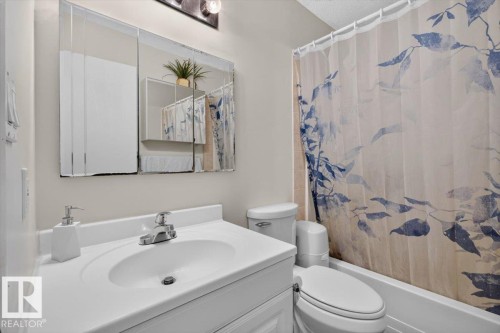 14735 123 Street Nw, Edmonton, AB - Indoor Photo Showing Bathroom