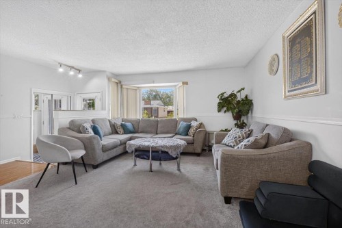 14735 123 Street Nw, Edmonton, AB - Indoor Photo Showing Living Room