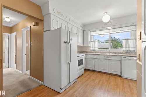 12316 135 Avenue Nw, Edmonton, AB - Indoor Photo Showing Kitchen