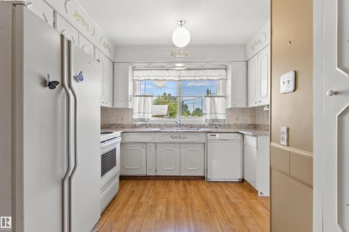 12316 135 Avenue Nw, Edmonton, AB - Indoor Photo Showing Kitchen