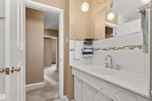 12316 135 Avenue Nw, Edmonton, AB - Indoor Photo Showing Bathroom