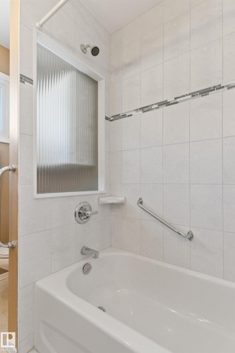12316 135 Avenue Nw, Edmonton, AB - Indoor Photo Showing Bathroom