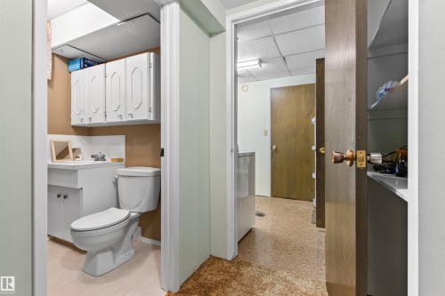 12316 135 Avenue Nw, Edmonton, AB - Indoor Photo Showing Bathroom