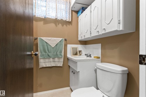 12316 135 Avenue Nw, Edmonton, AB - Indoor Photo Showing Bathroom