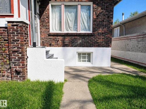 11405 97 Street Nw, Edmonton, AB - Outdoor