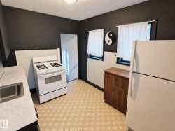 These photos are virtually decluttered to illustrate the clean, open space available to you once the current items are removed - 