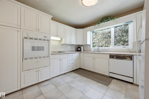 8724 187 Street Nw, Edmonton, AB - Indoor Photo Showing Kitchen