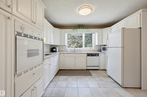 8724 187 Street Nw, Edmonton, AB - Indoor Photo Showing Kitchen