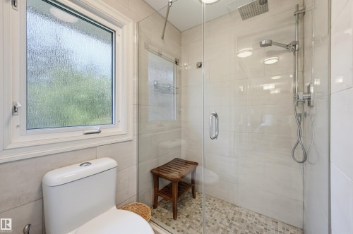 8724 187 Street Nw, Edmonton, AB - Indoor Photo Showing Bathroom