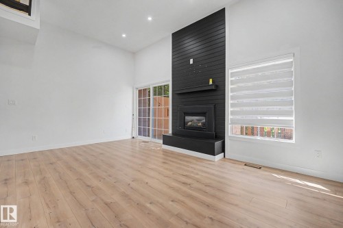 17084 67 Avenue Nw, Edmonton, AB - Indoor With Fireplace