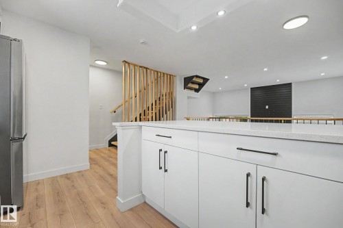 17084 67 Avenue Nw, Edmonton, AB - Indoor Photo Showing Other Room
