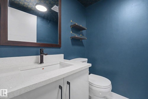 17084 67 Avenue Nw, Edmonton, AB - Indoor Photo Showing Bathroom