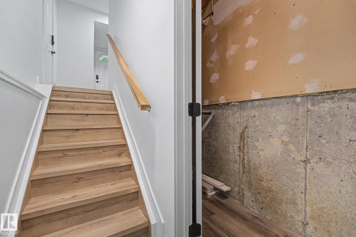 17084 67 Avenue Nw, Edmonton, AB - Indoor Photo Showing Other Room