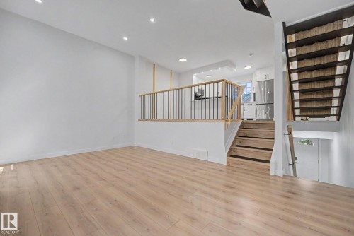 17084 67 Avenue Nw, Edmonton, AB - Indoor Photo Showing Other Room