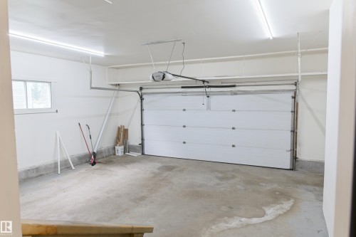 5407 60 Ave, Barrhead, AB - Indoor Photo Showing Garage