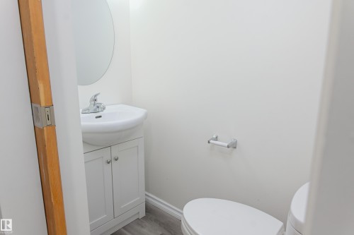 5407 60 Ave, Barrhead, AB - Indoor Photo Showing Bathroom