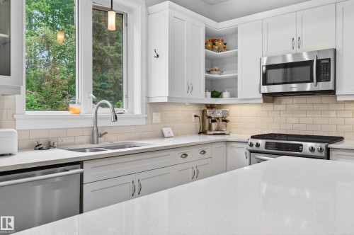 21147 48 Avenue, Edmonton, AB - Indoor Photo Showing Kitchen With Stainless Steel Kitchen With Double Sink With Upgraded Kitchen